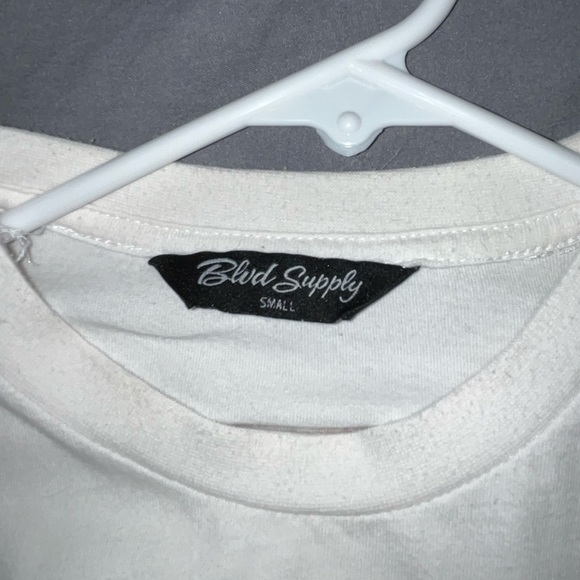 BLVD Supply white graphic tshirt. Size Small - Picture 4 of 4